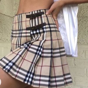 Burberry skirt 💕